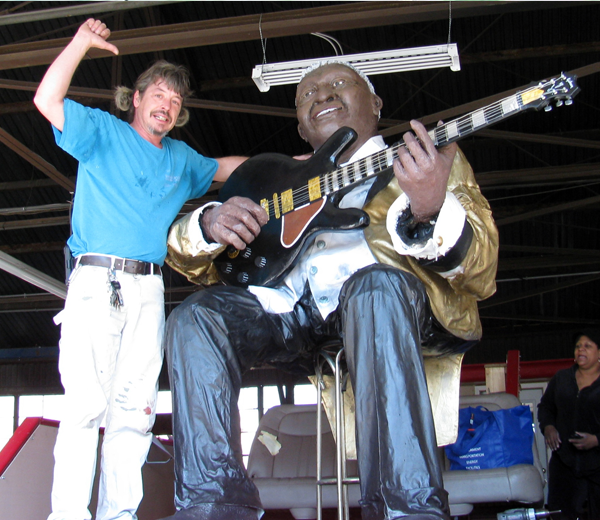 BB King mardi gras float build
